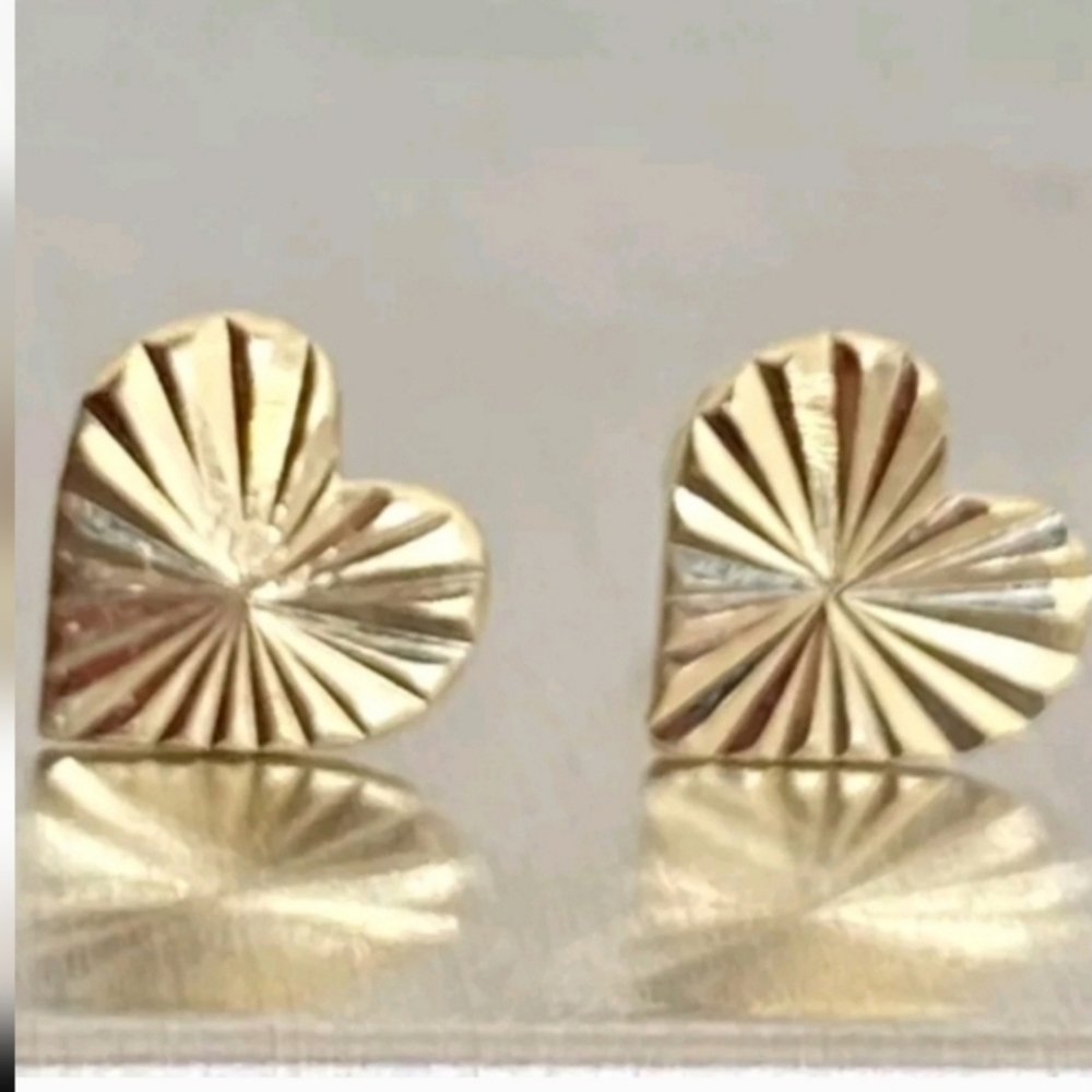 👼10k gold 6mm heart pierced earnings ❤